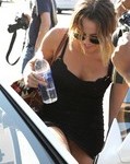 Miley Cyrus  (5 HQ)  Upskirt Enseñando Vulva, Hollywood 6 Abril 2012
