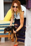 Miley Cyrus (1 HQ)  Downblouse Pezón,  Miami 15 Mayo 2012
