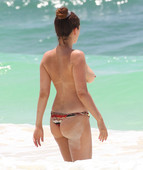Kelly Brook (9 HQ) Pillada En Topless, Cancún 16 Junio 2013